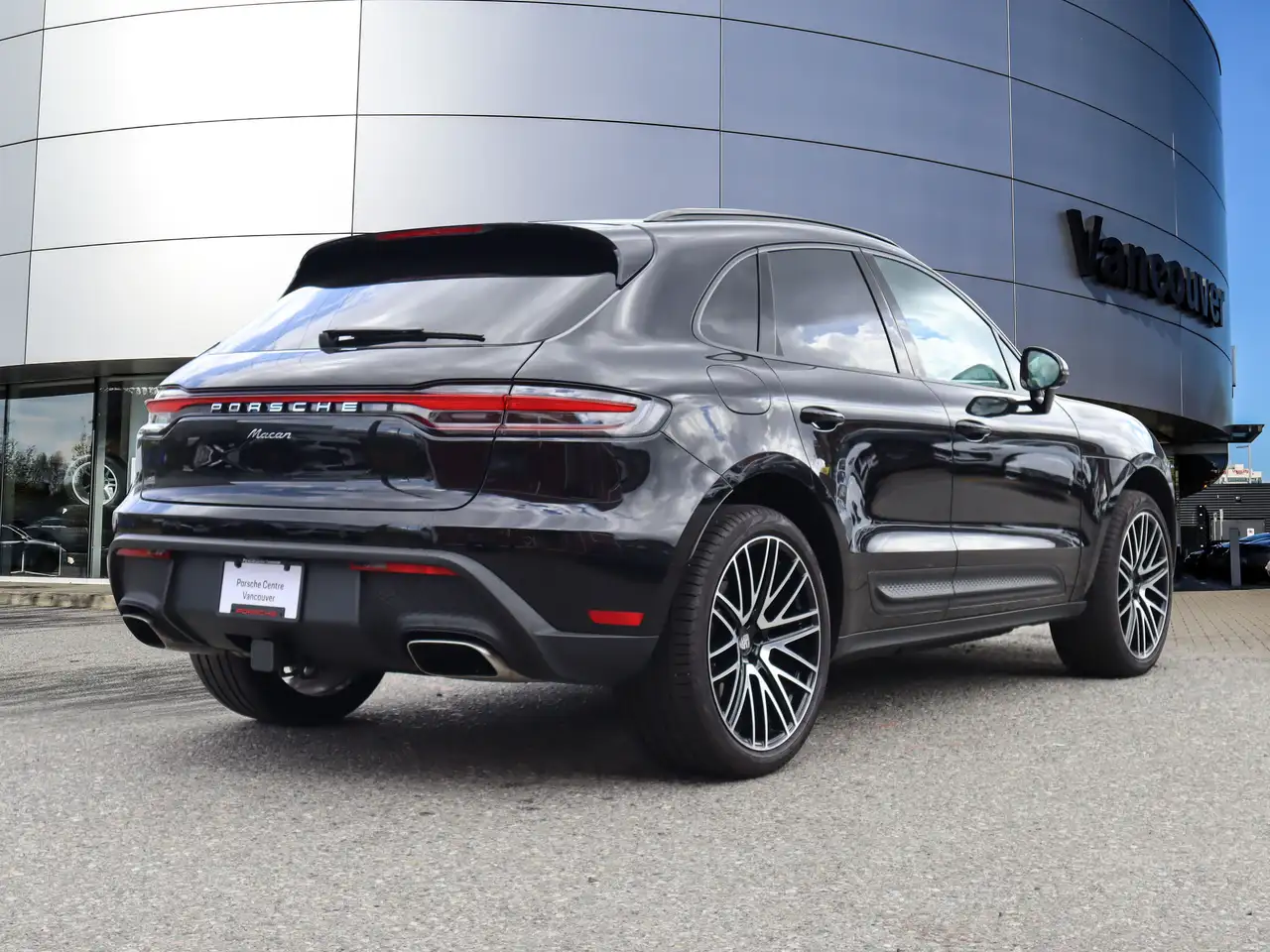 Porsche Macan photo Porsche Macan