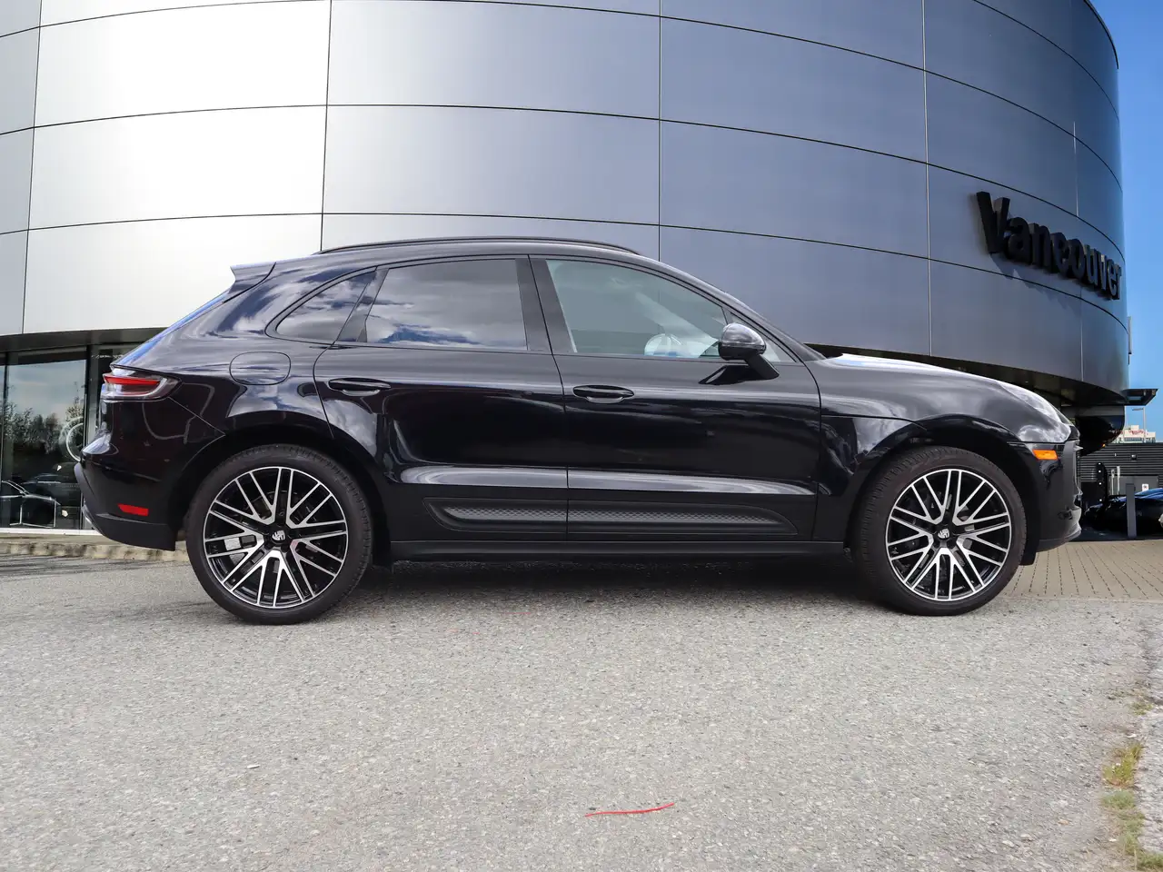 Porsche Macan photo Porsche Macan