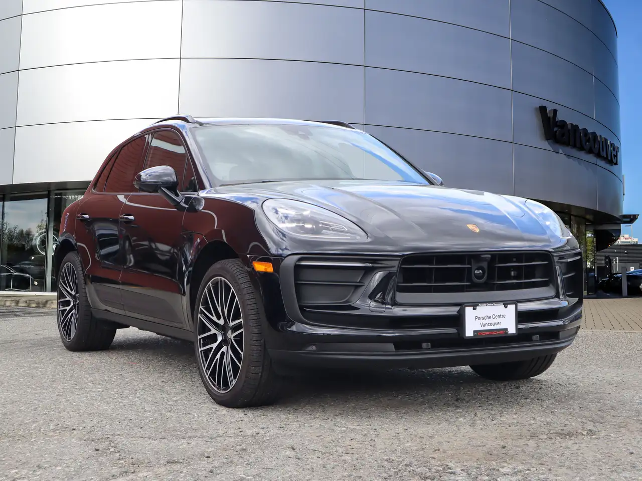 Porsche Macan photo Porsche Macan
