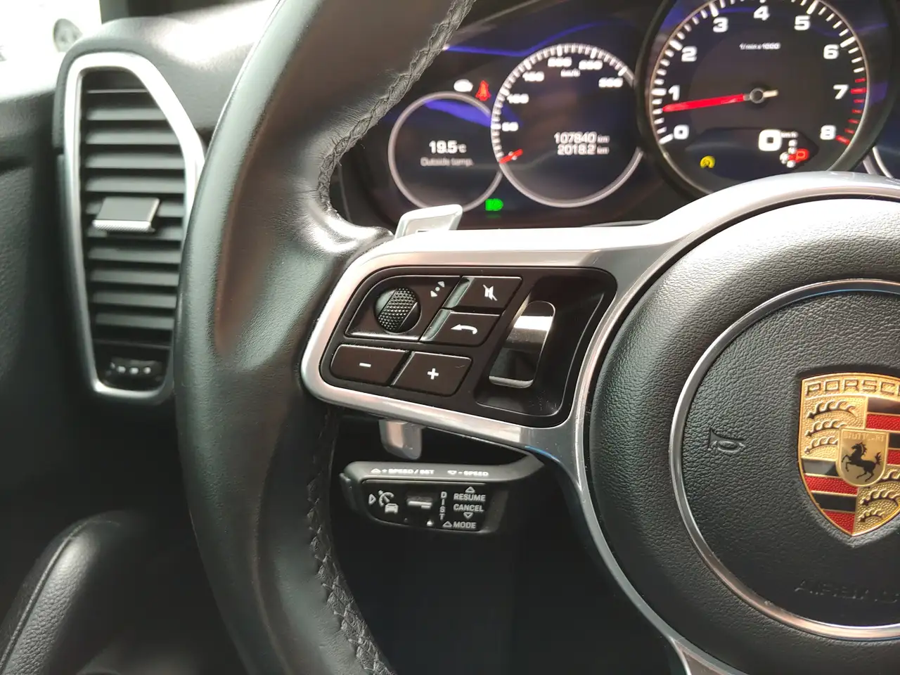 Porsche Cayenne снимка Porsche Cayenne