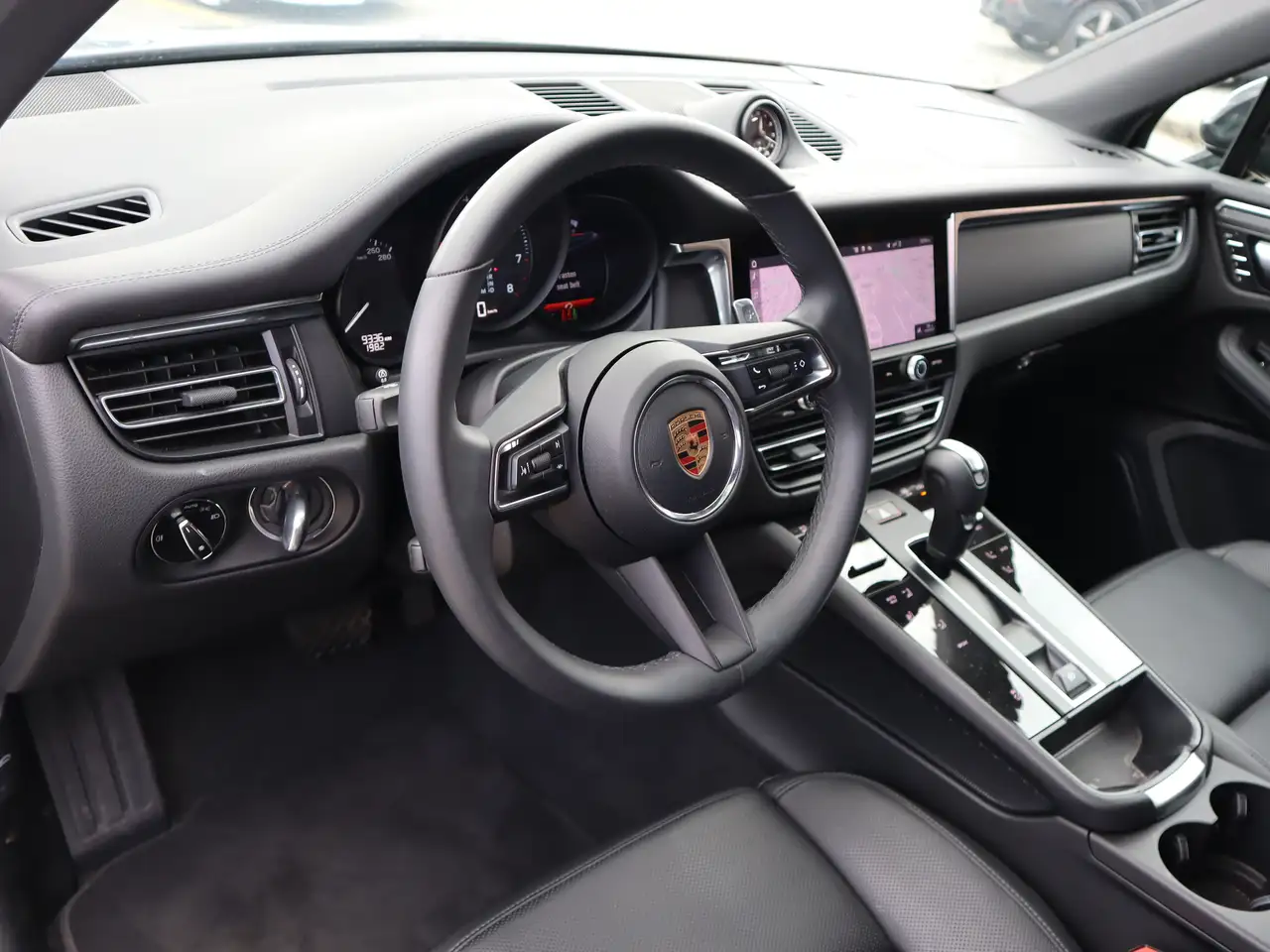 Porsche Macan photo Porsche Macan