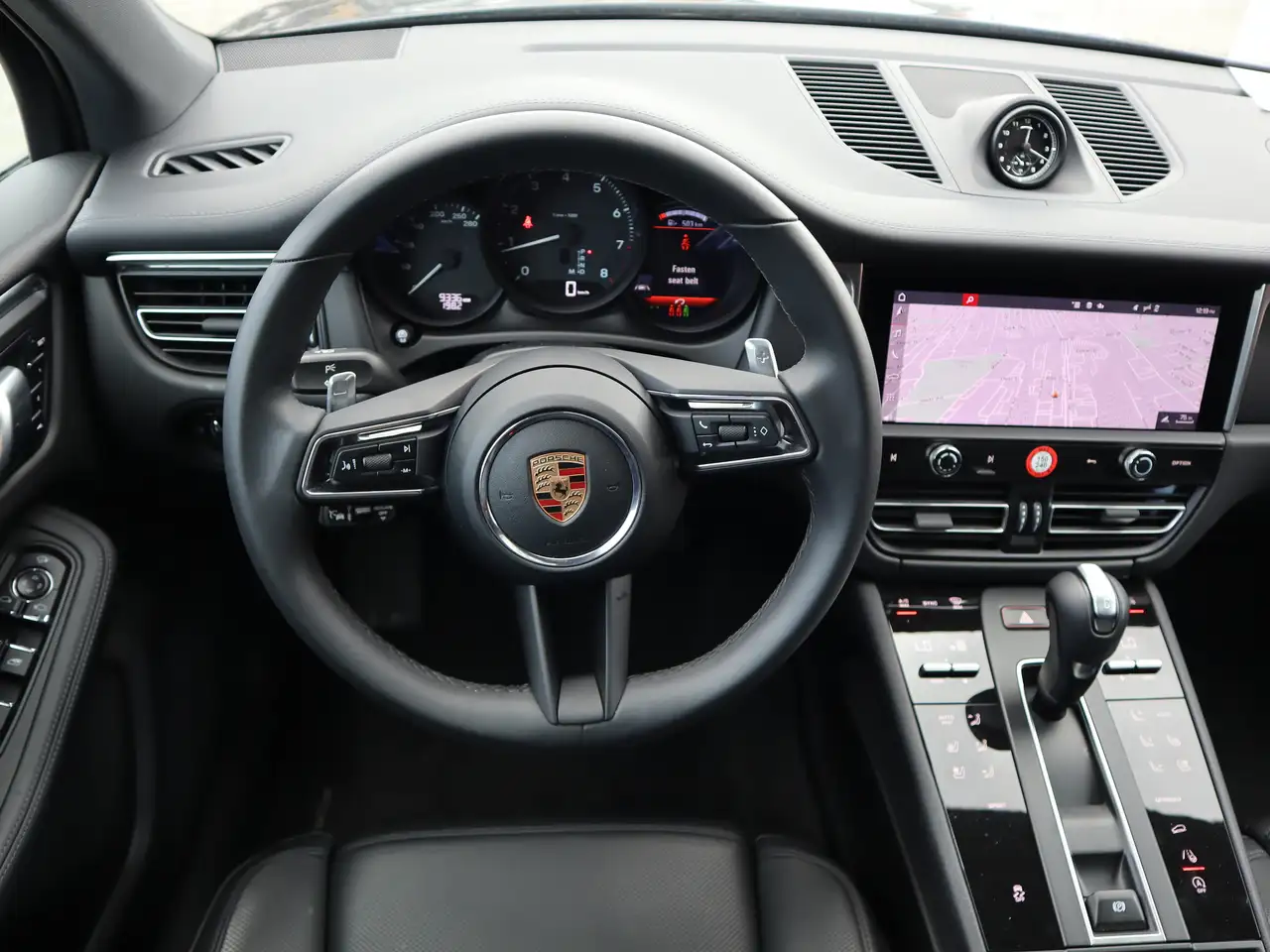 Porsche Macan photo Porsche Macan