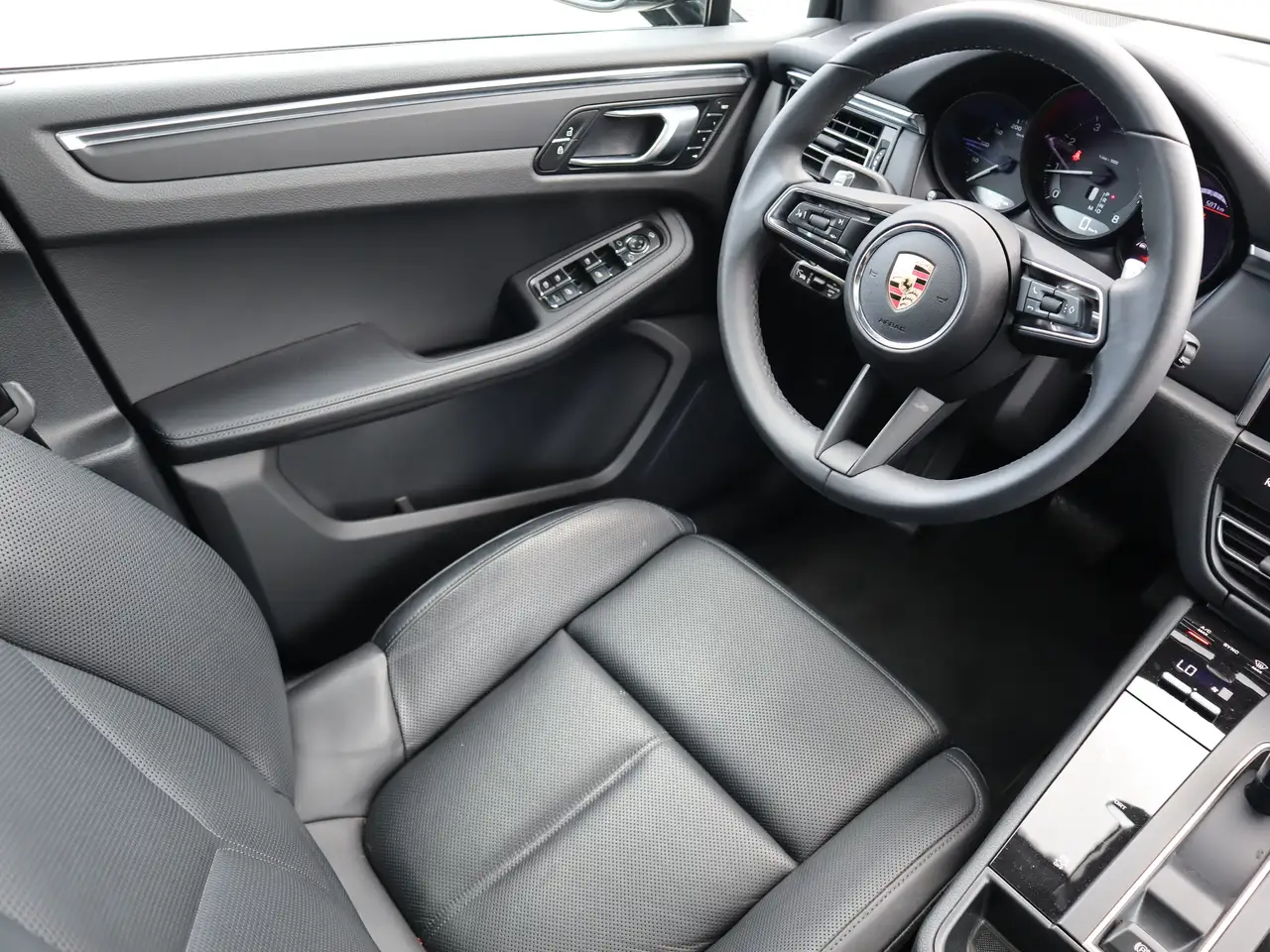 Porsche Macan photo Porsche Macan