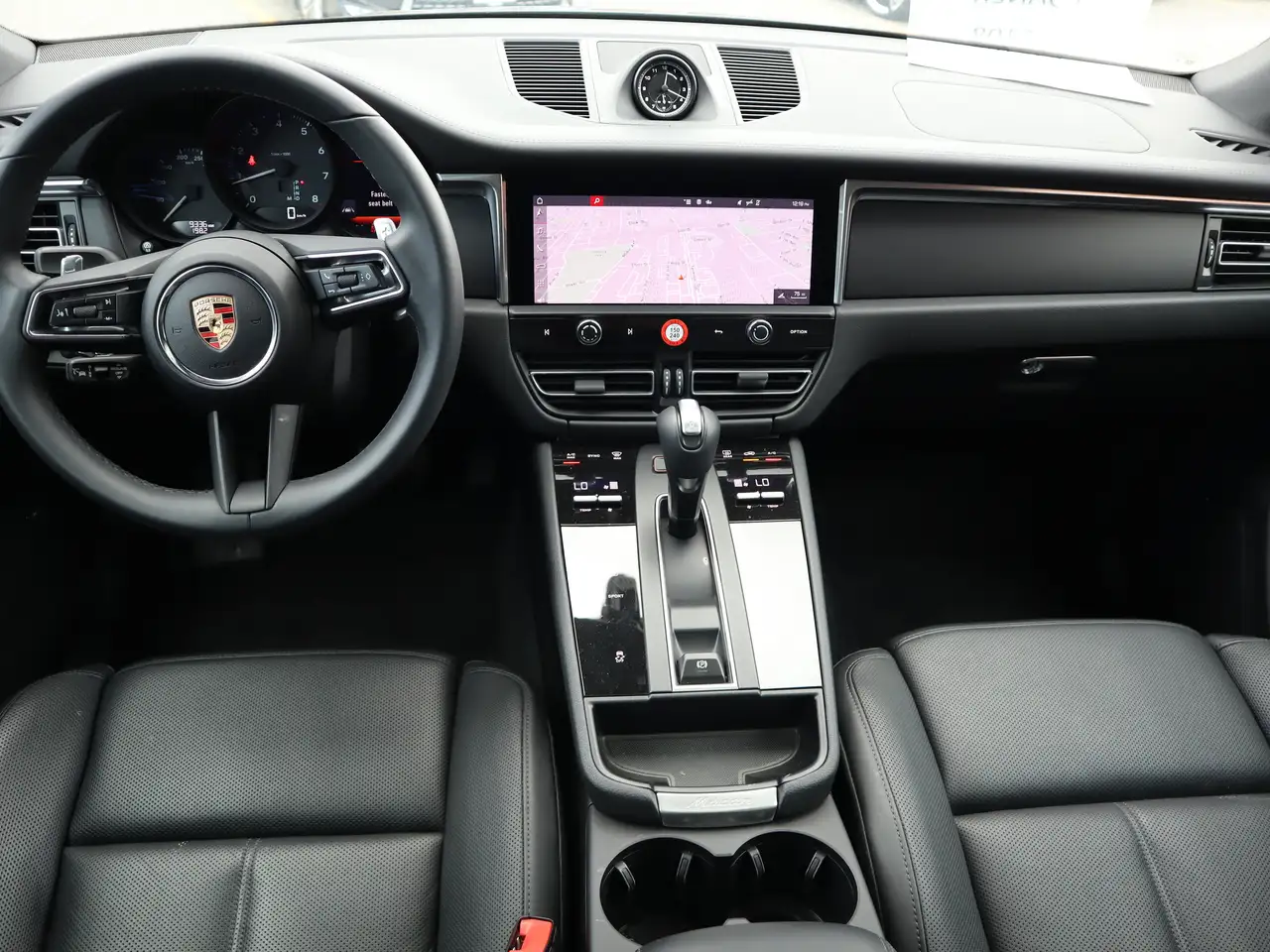 Porsche Macan photo Porsche Macan