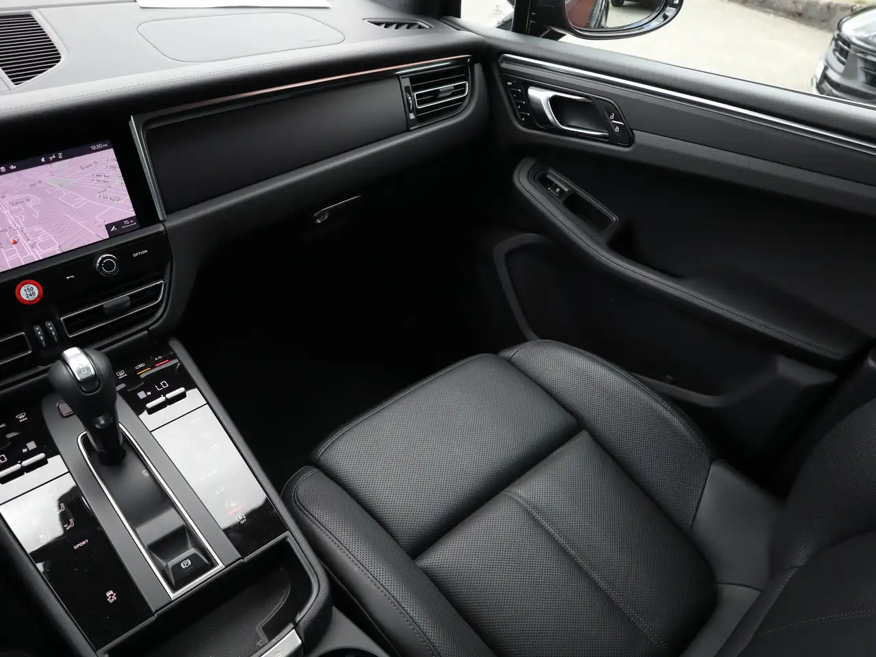 Porsche Macan photo Porsche Macan