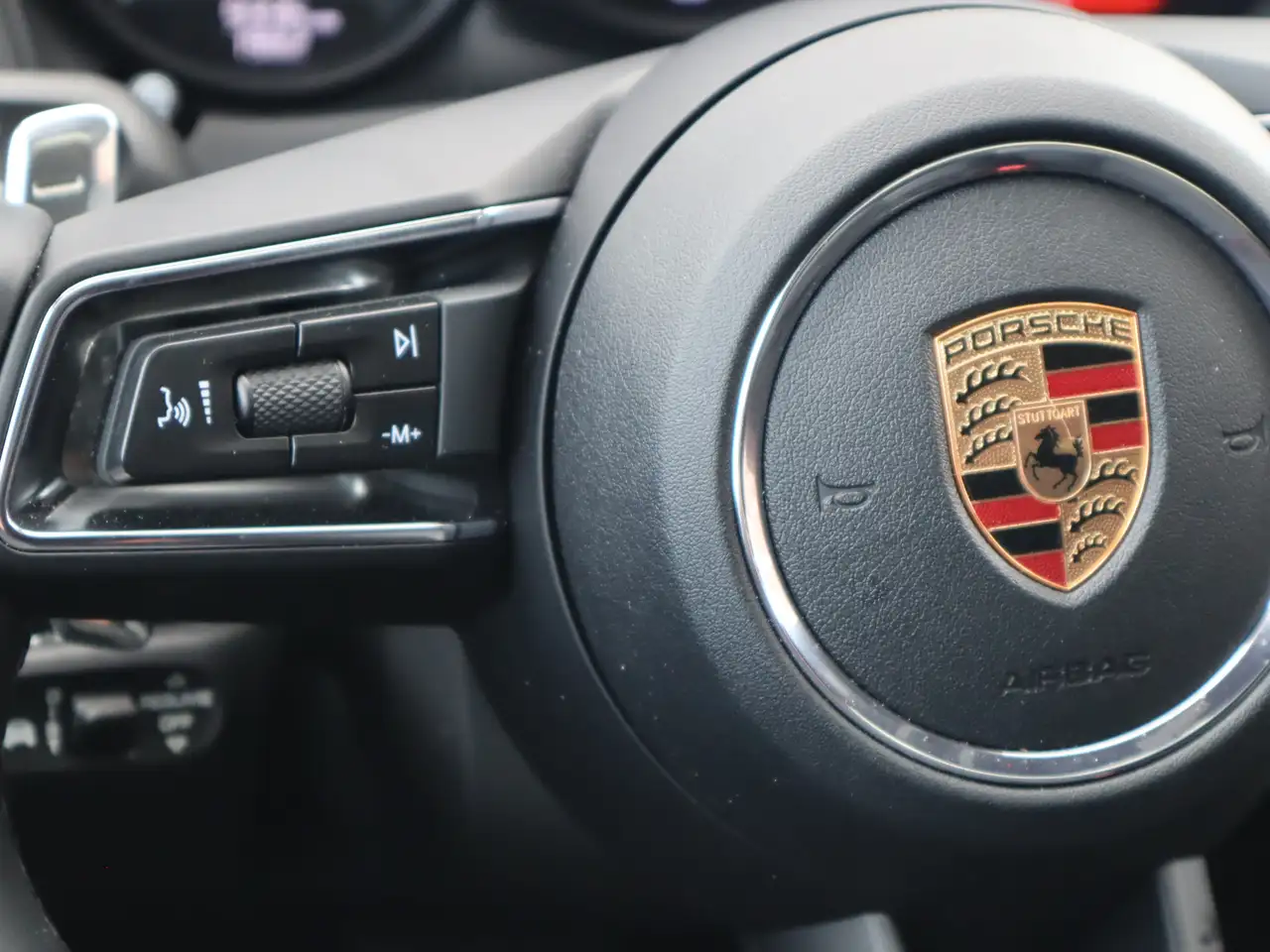 Porsche Macan photo Porsche Macan