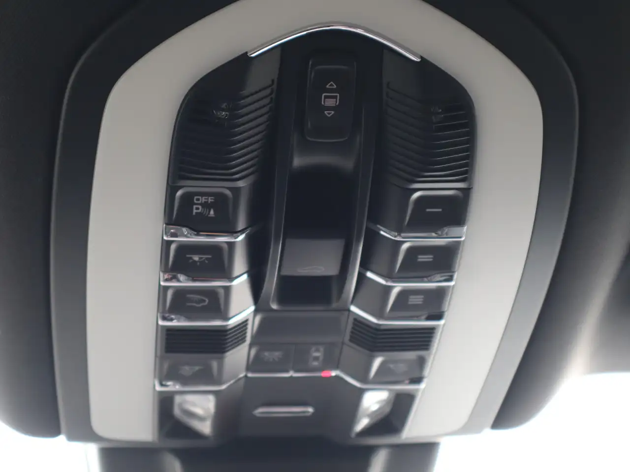Porsche Macan photo Porsche Macan