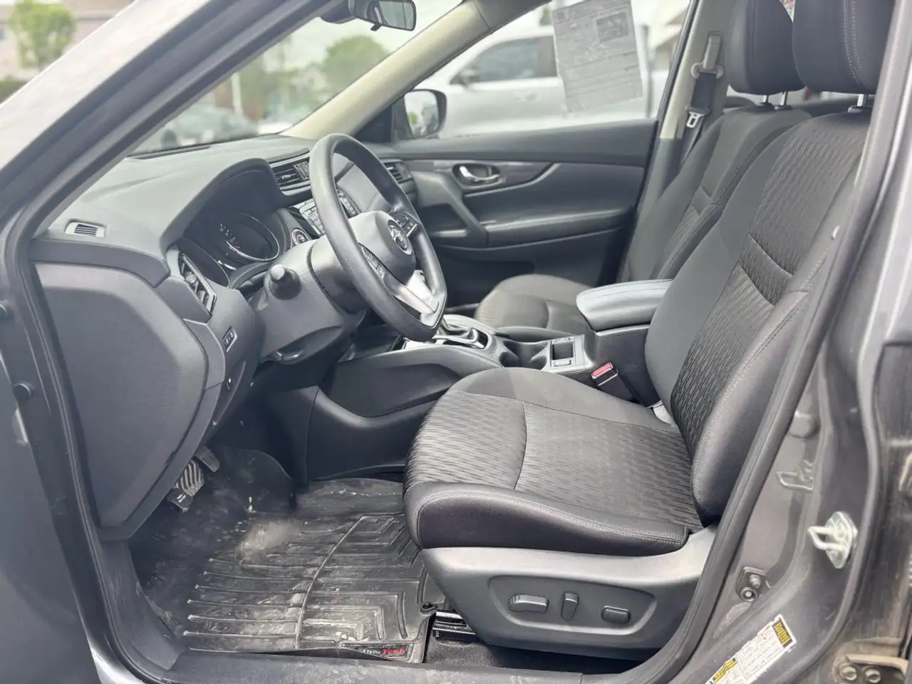 Nissan Rogue fotografie Nissan Rogue