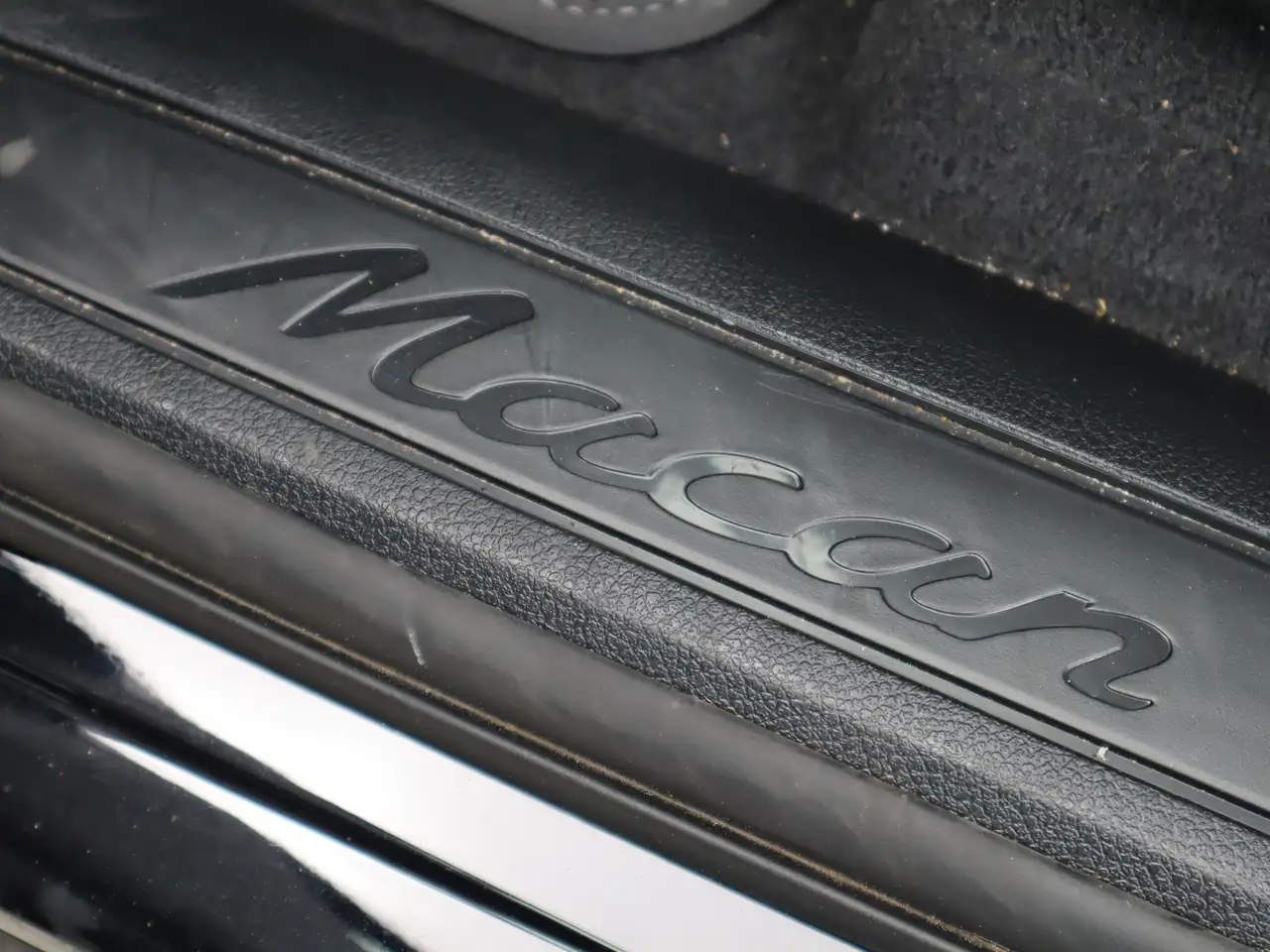 Porsche Macan photo Porsche Macan