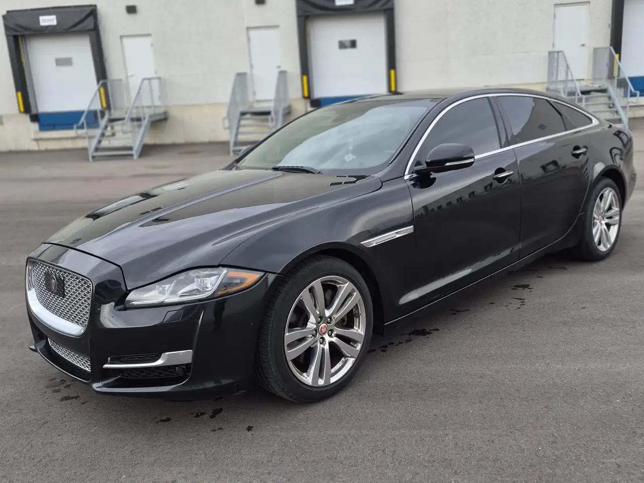 Jaguar XJ photo Jaguar XJ