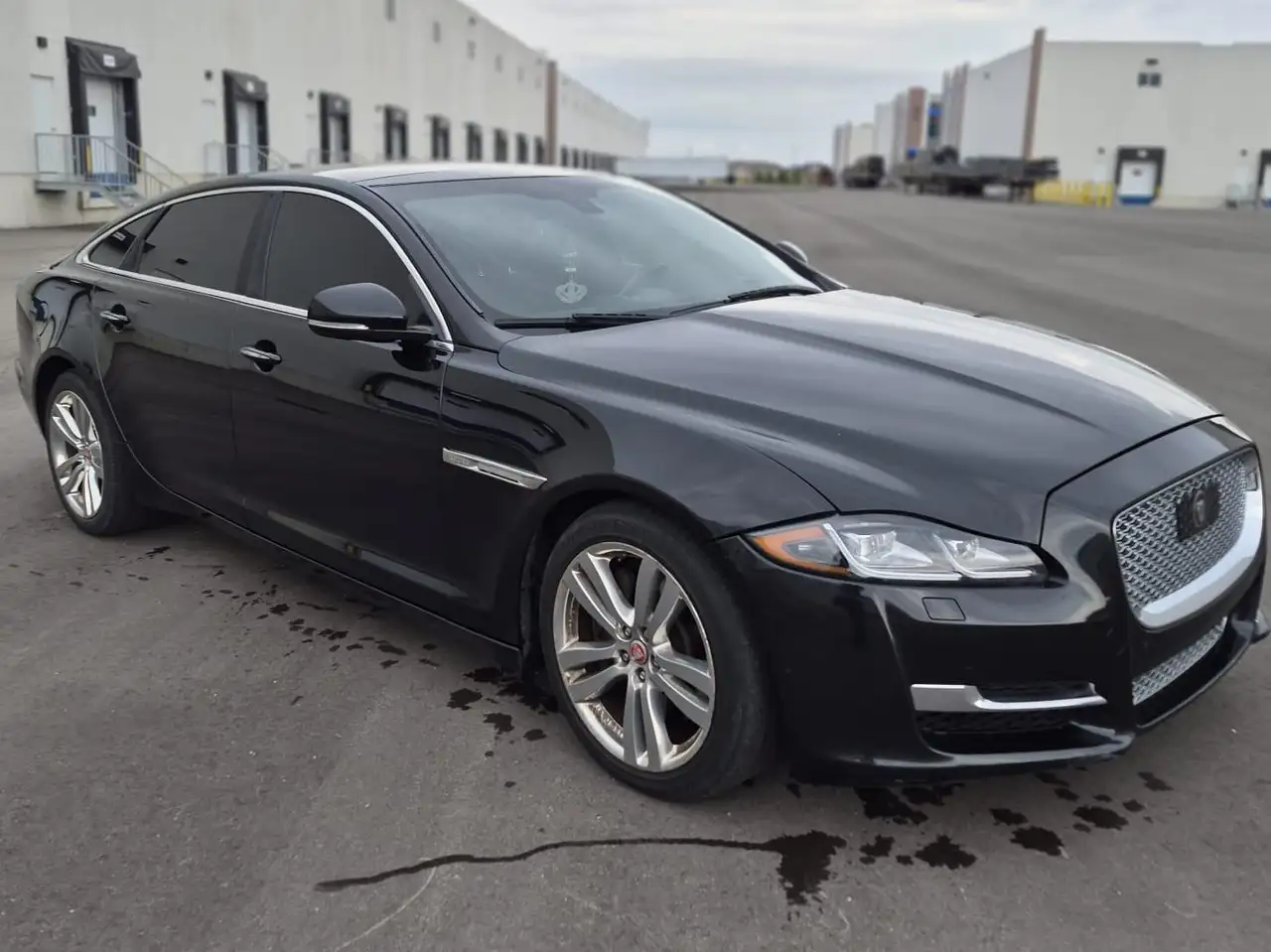 Jaguar XJ photo Jaguar XJ