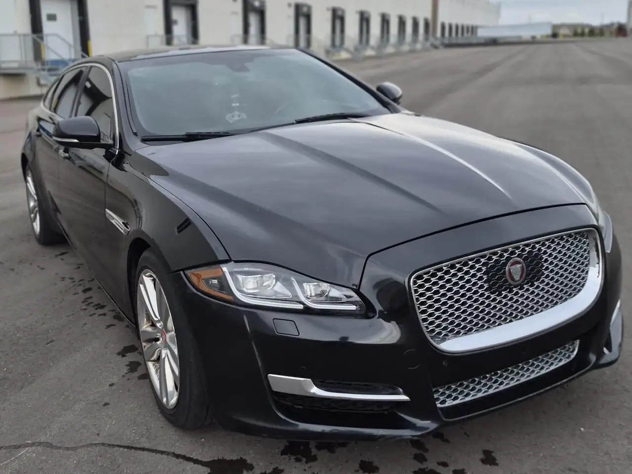 Jaguar XJ photo Jaguar XJ