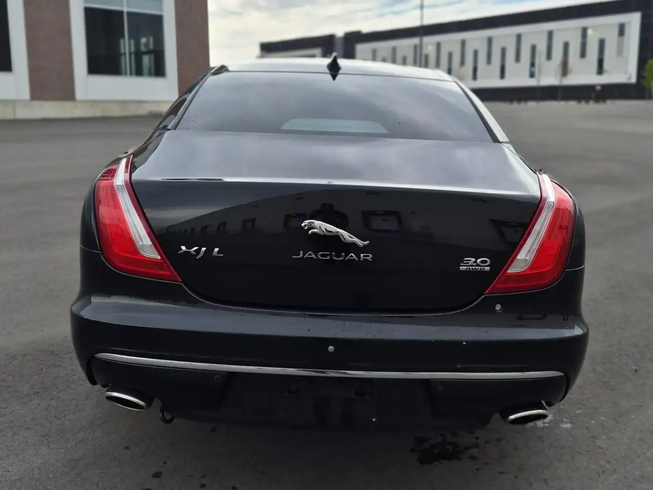 Jaguar XJ photo Jaguar XJ