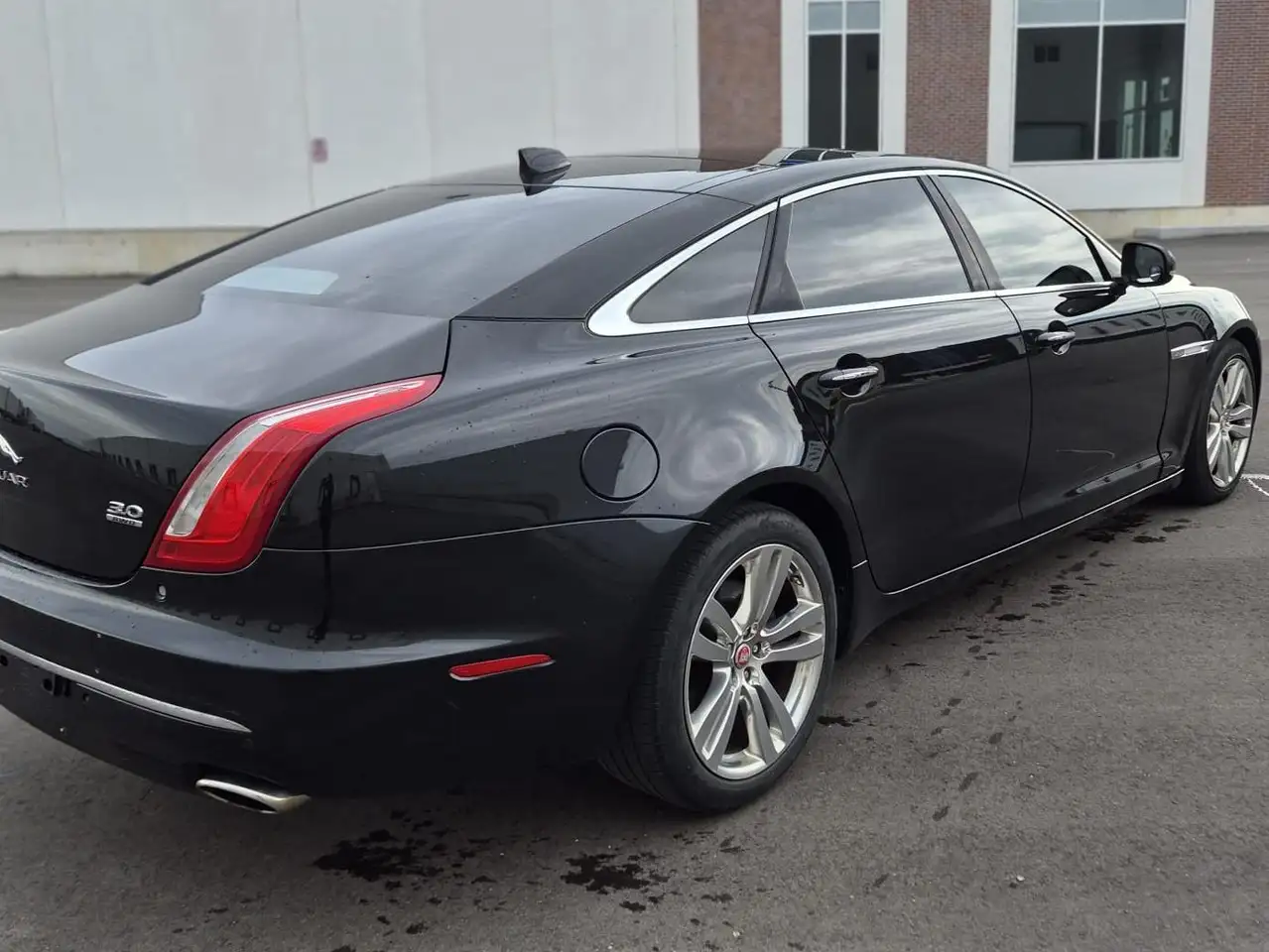 Jaguar XJ photo Jaguar XJ