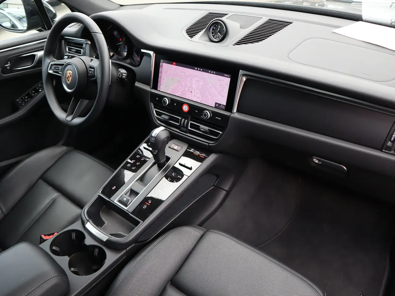 Porsche Macan photo Porsche Macan