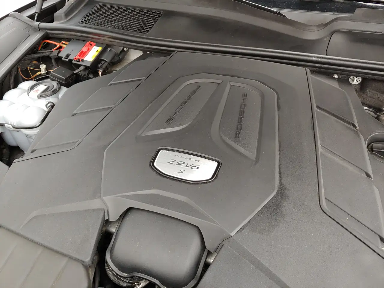 Porsche Cayenne снимка Porsche Cayenne