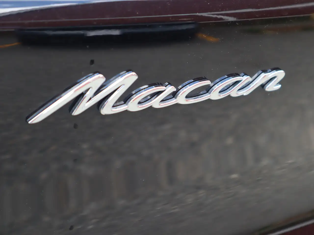 Porsche Macan photo Porsche Macan