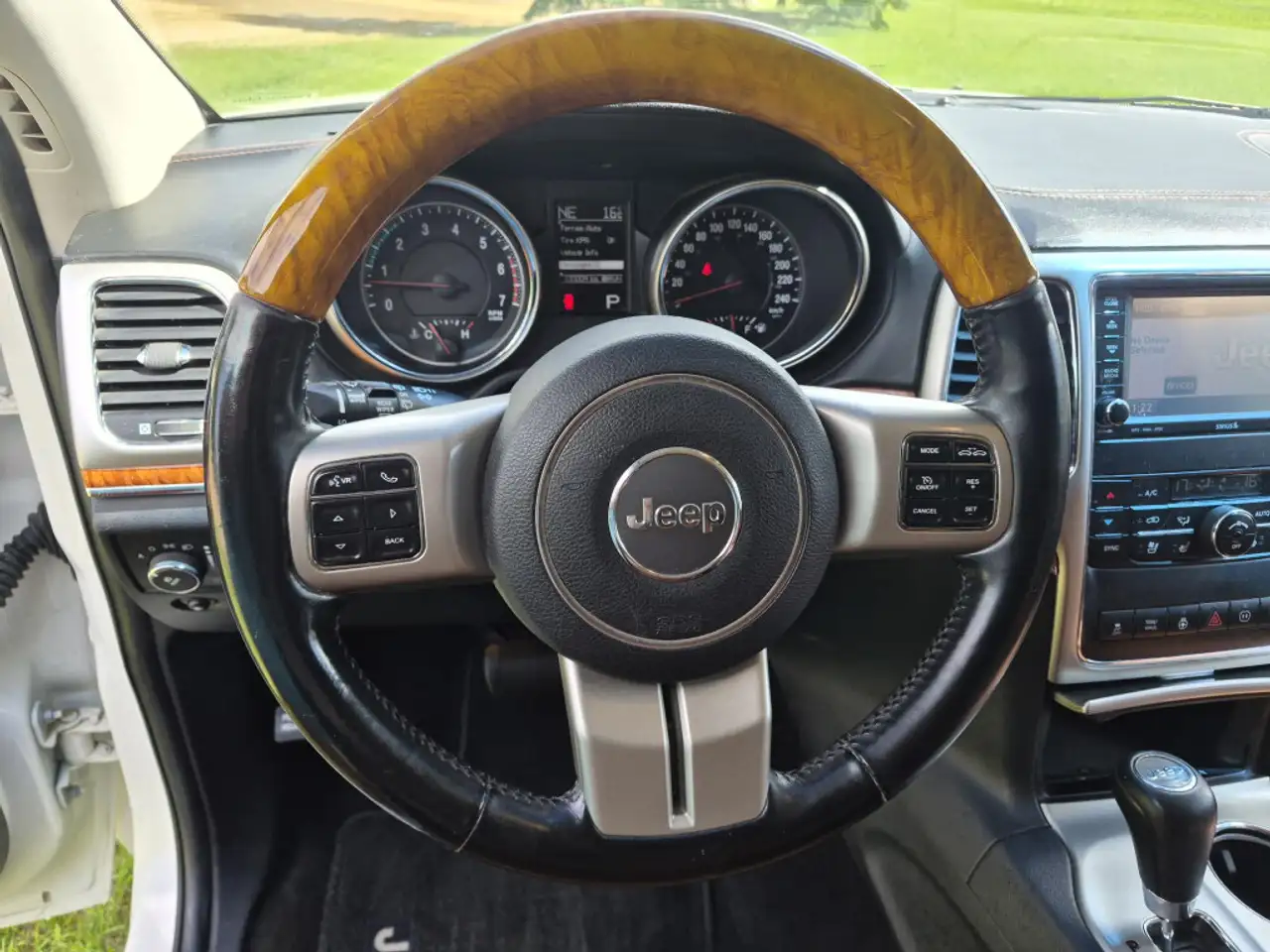 Jeep Grand Cherokee снимка Jeep Grand Cherokee