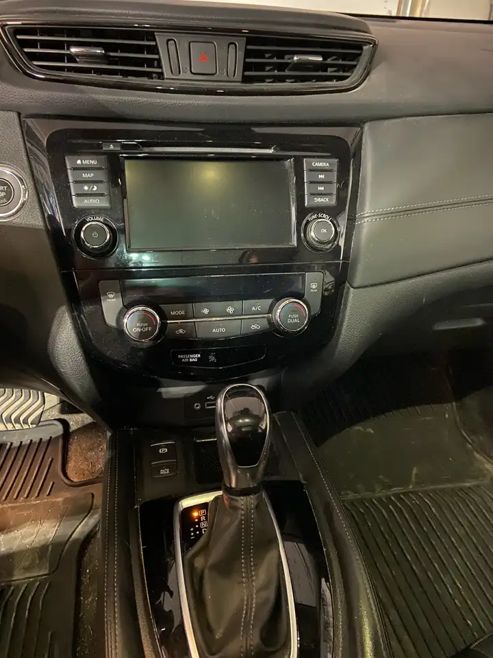 Nissan Rogue снимка Nissan Rogue