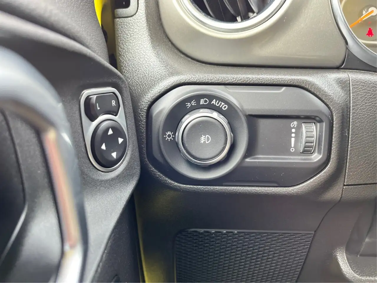 Jeep Wrangler снимка Jeep Wrangler