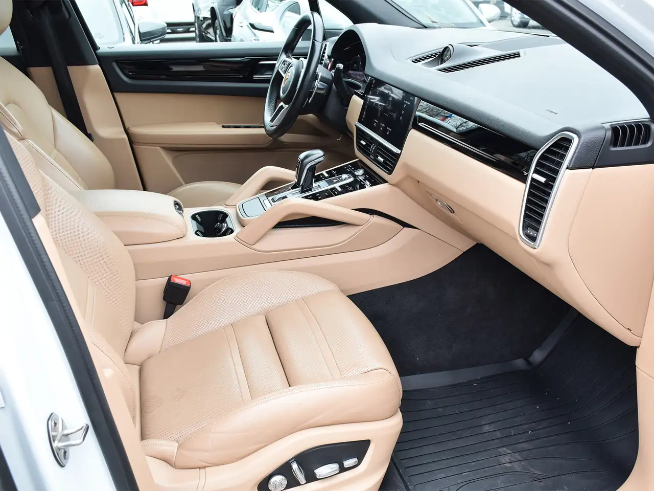 Porsche Cayenne снимка Porsche Cayenne