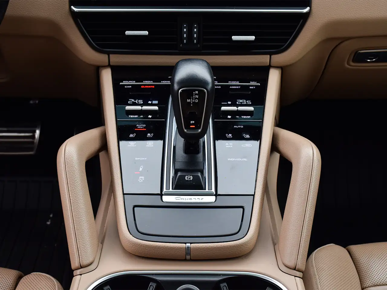 Porsche Cayenne снимка Porsche Cayenne