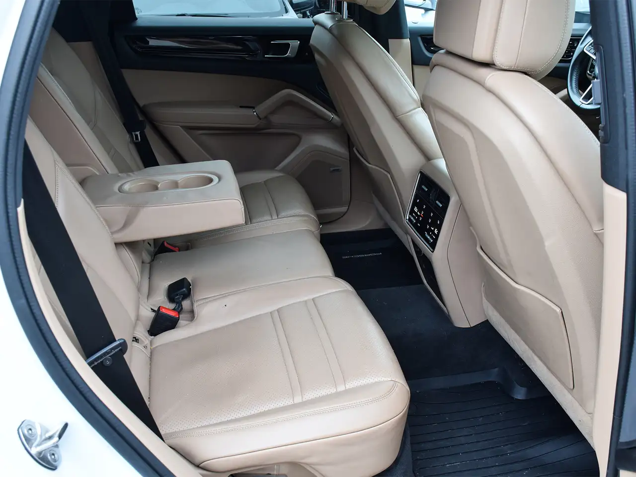 Porsche Cayenne снимка Porsche Cayenne