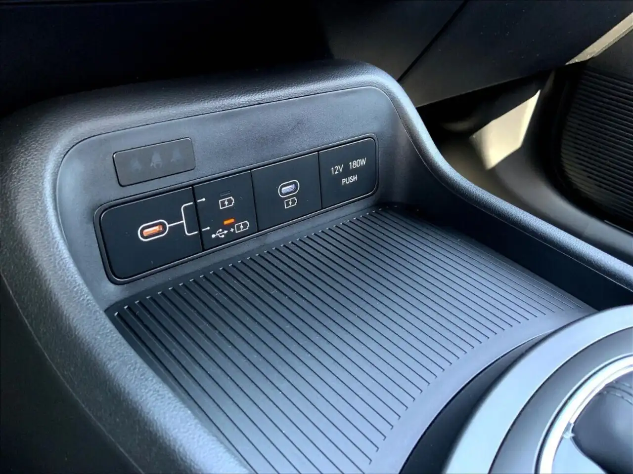 Hyundai KONA photo Hyundai KONA