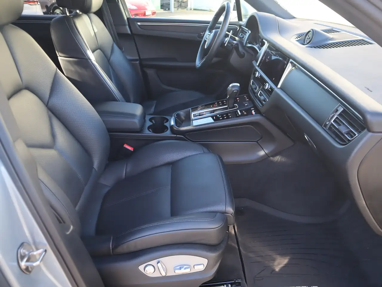 Porsche Macan снимка Porsche Macan