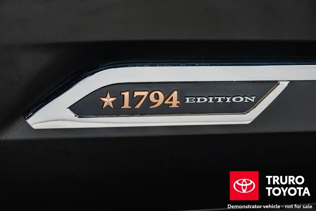 Toyota Tundra снимка Toyota Tundra