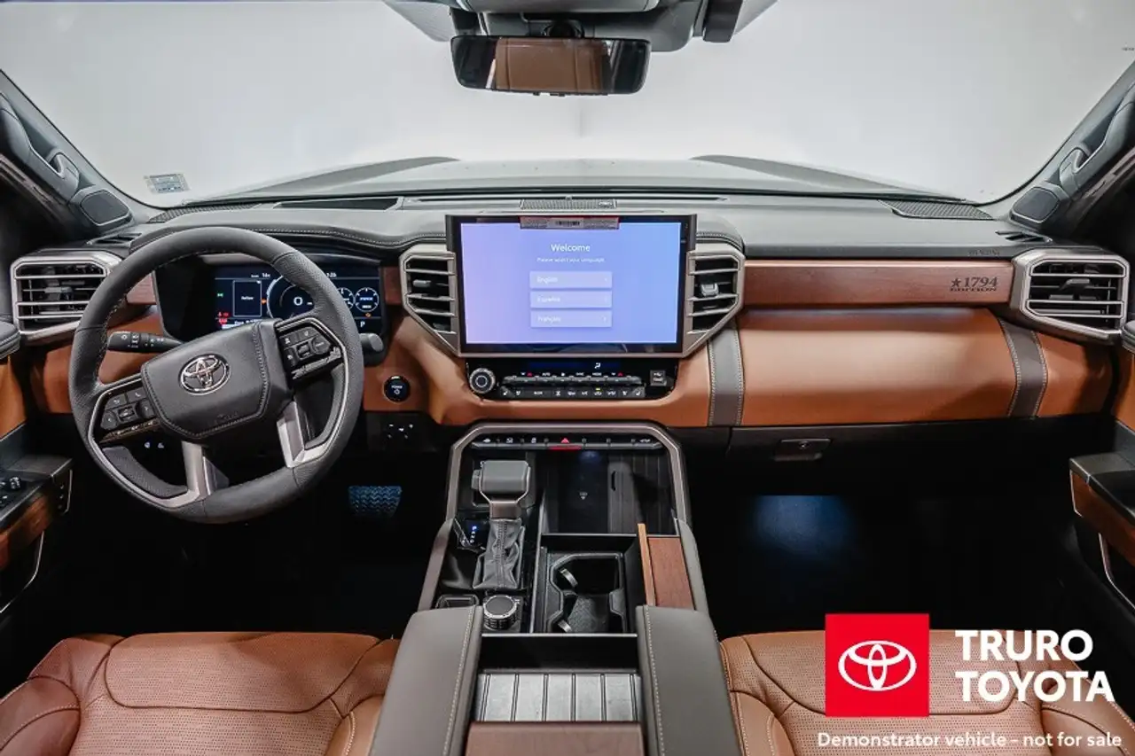 Toyota Tundra снимка Toyota Tundra