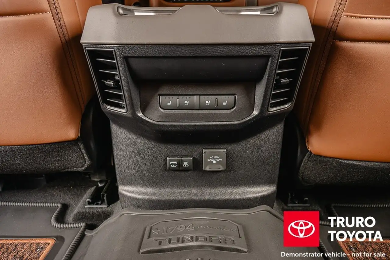 Toyota Tundra снимка Toyota Tundra