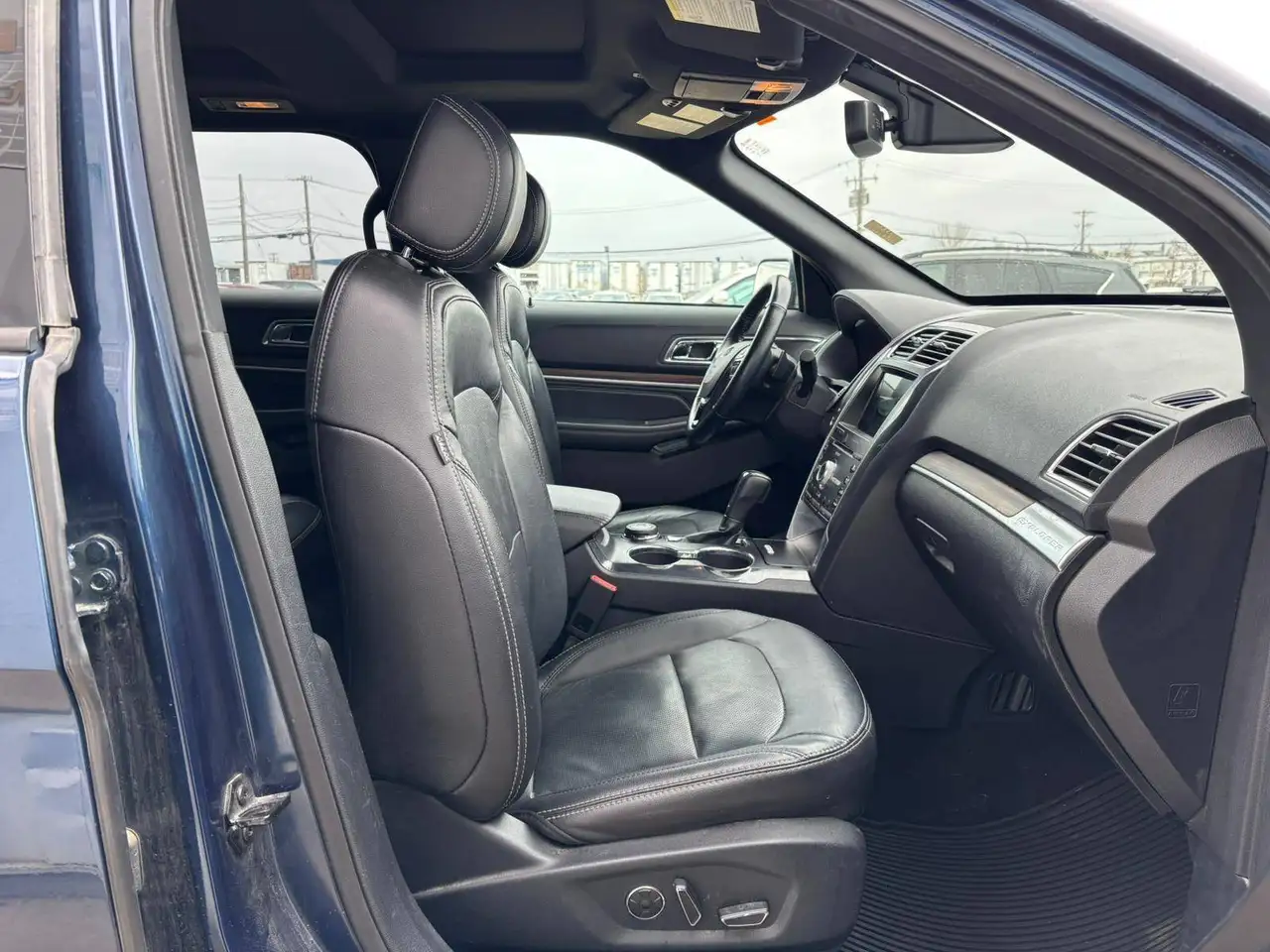 Ford Explorer photo Ford Explorer