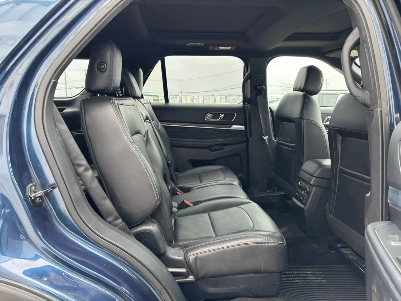 Ford Explorer photo Ford Explorer