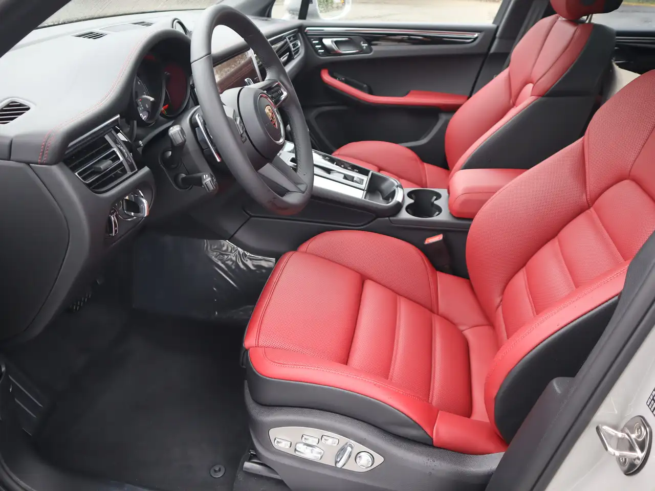 Porsche Macan снимка Porsche Macan