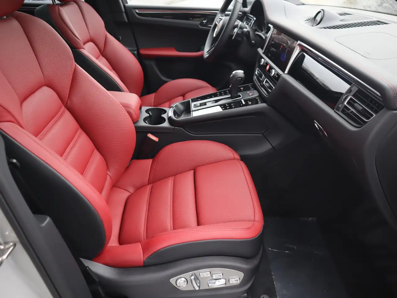 Porsche Macan снимка Porsche Macan