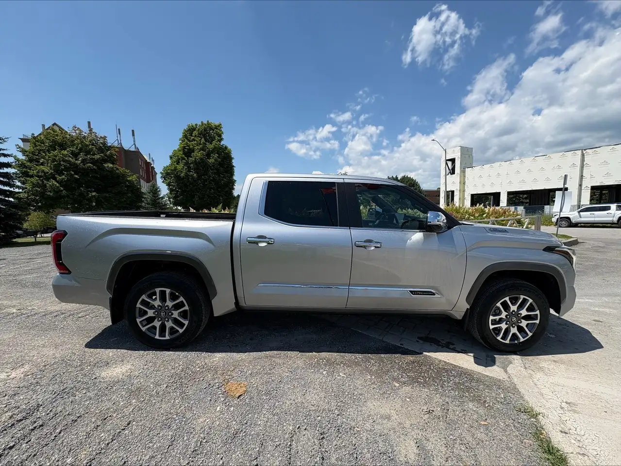 Toyota Tundra снимка Toyota Tundra