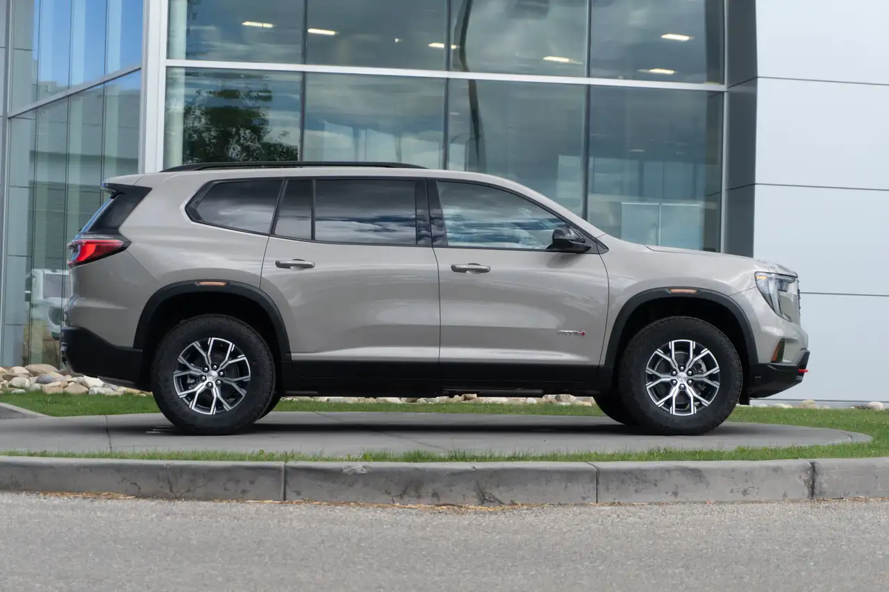 GMC Acadia снимка GMC Acadia