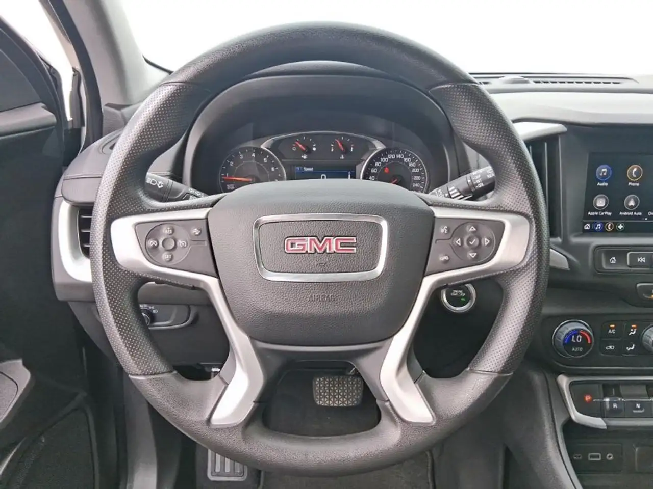 GMC Terrain photo GMC Terrain