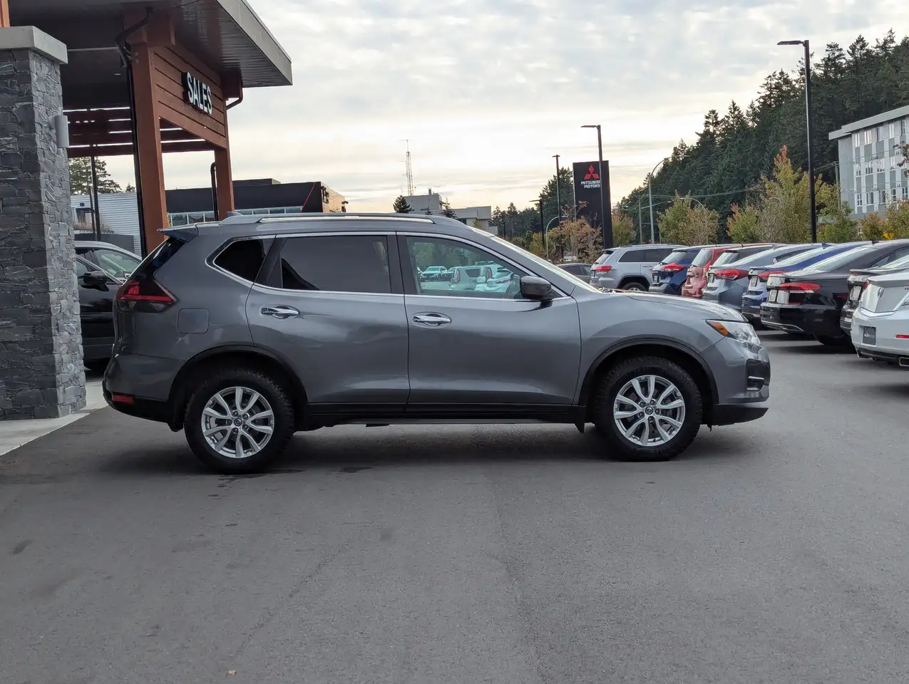Nissan Rogue снимка Nissan Rogue