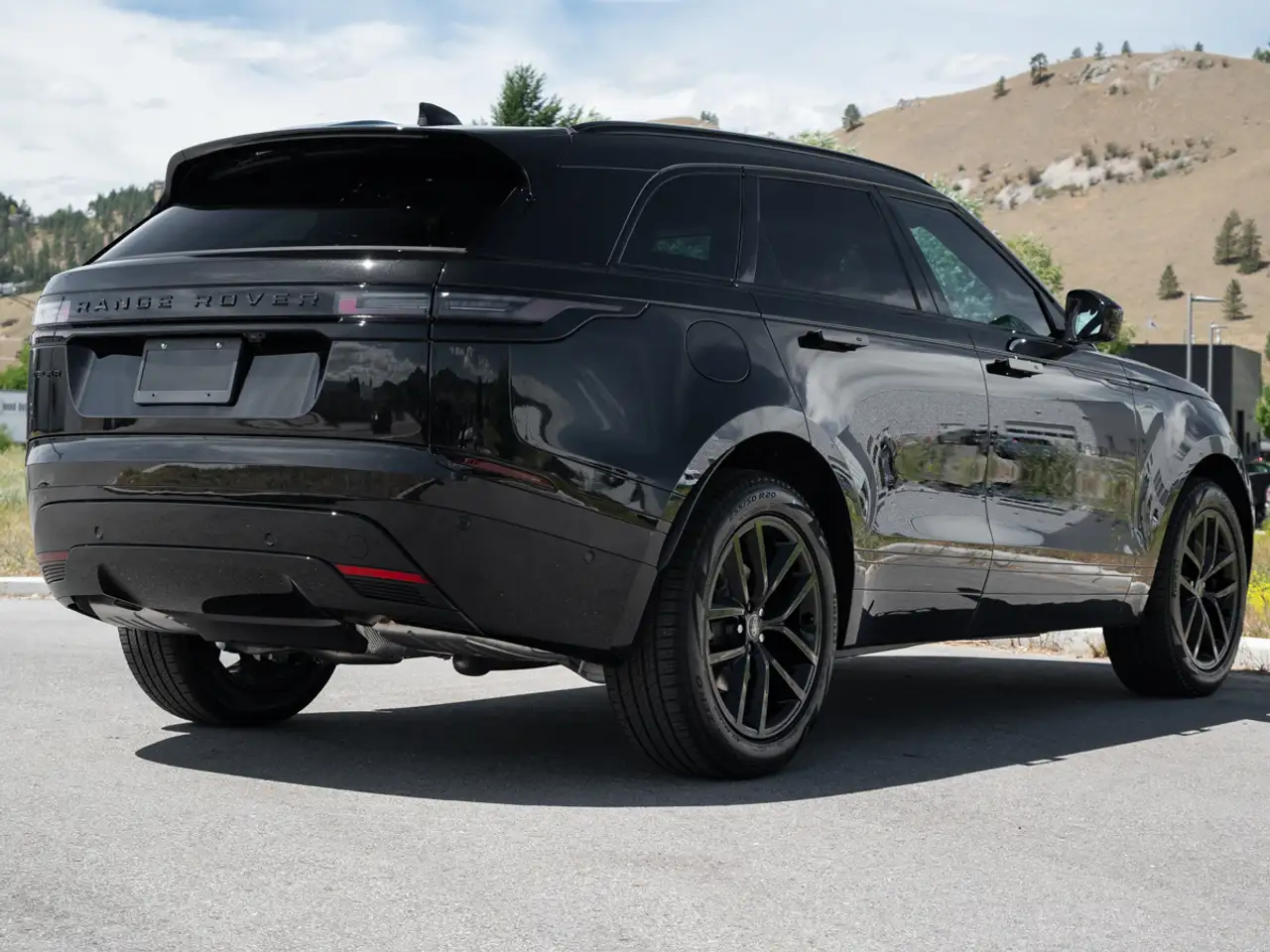 Land Rover Range Rover Velar photo Land Rover Range Rover Velar