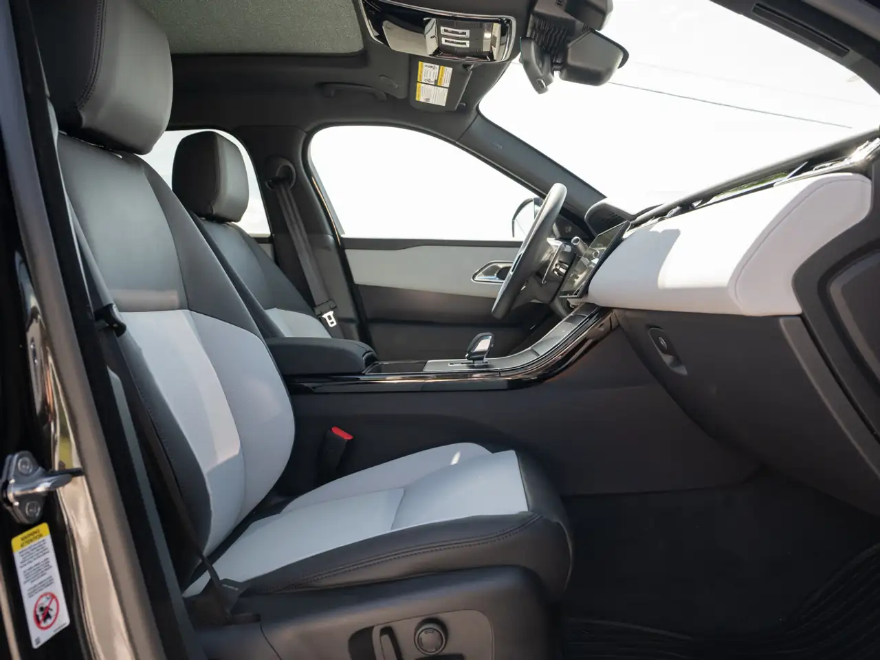 Land Rover Range Rover Velar photo Land Rover Range Rover Velar