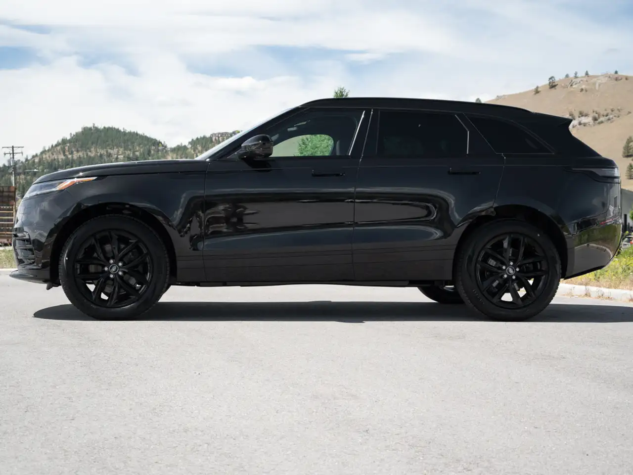 Land Rover Range Rover Velar photo Land Rover Range Rover Velar