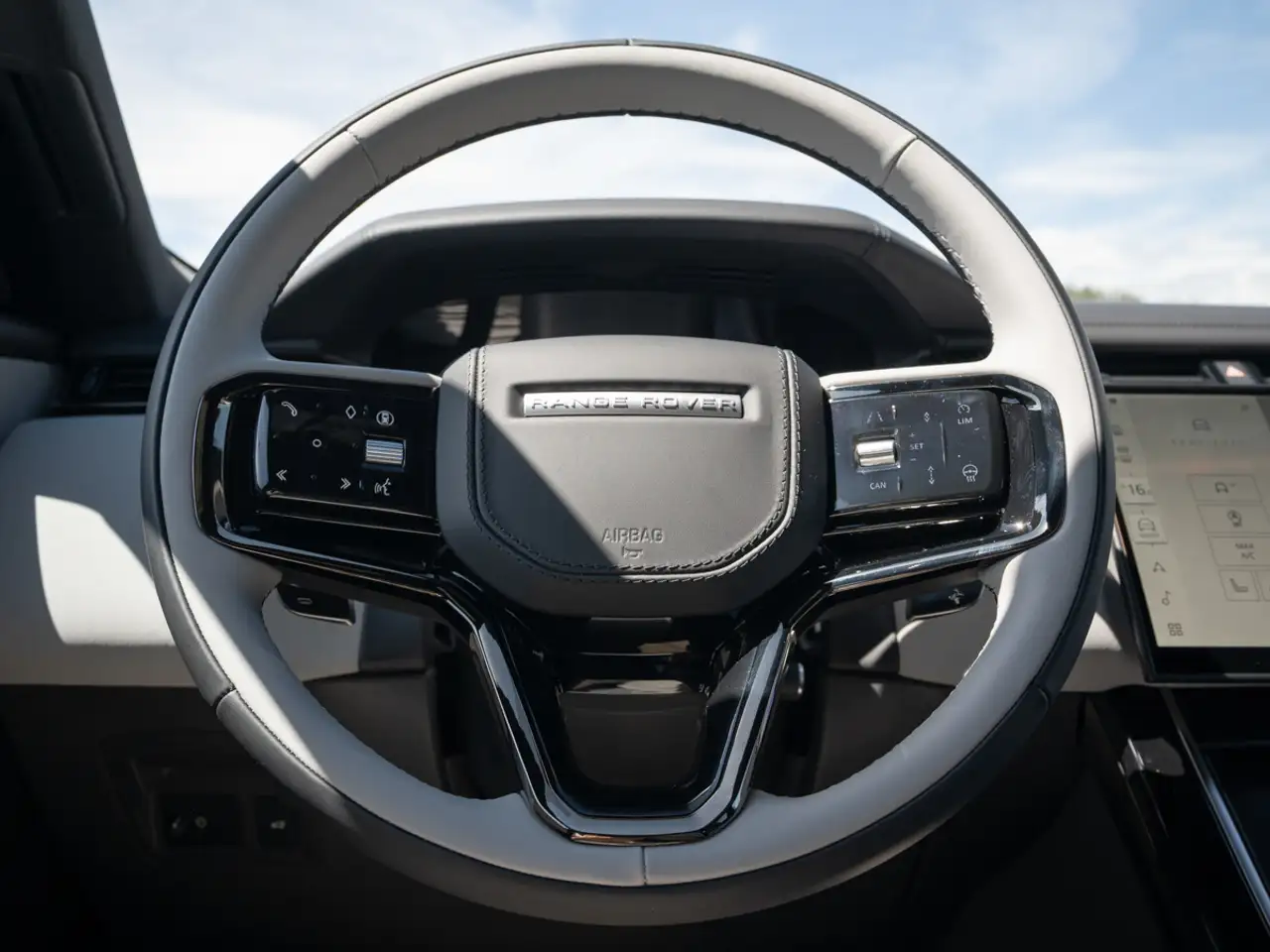 Land Rover Range Rover Velar photo Land Rover Range Rover Velar