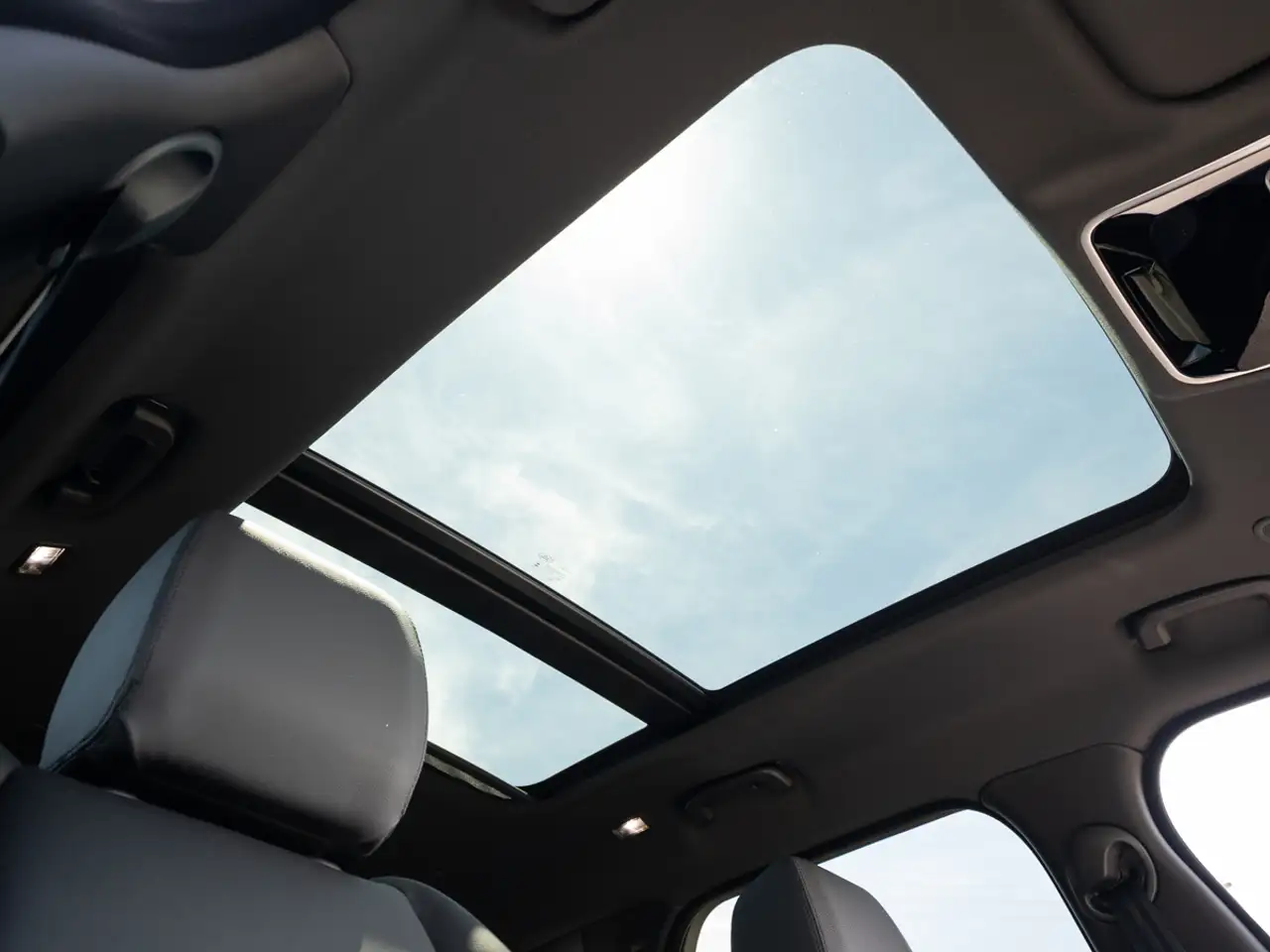 Land Rover Range Rover Velar photo Land Rover Range Rover Velar