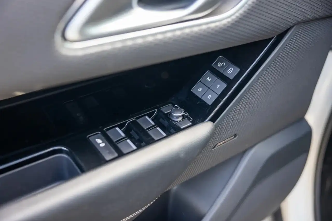 Land Rover Range Rover Velar снимка Land Rover Range Rover Velar
