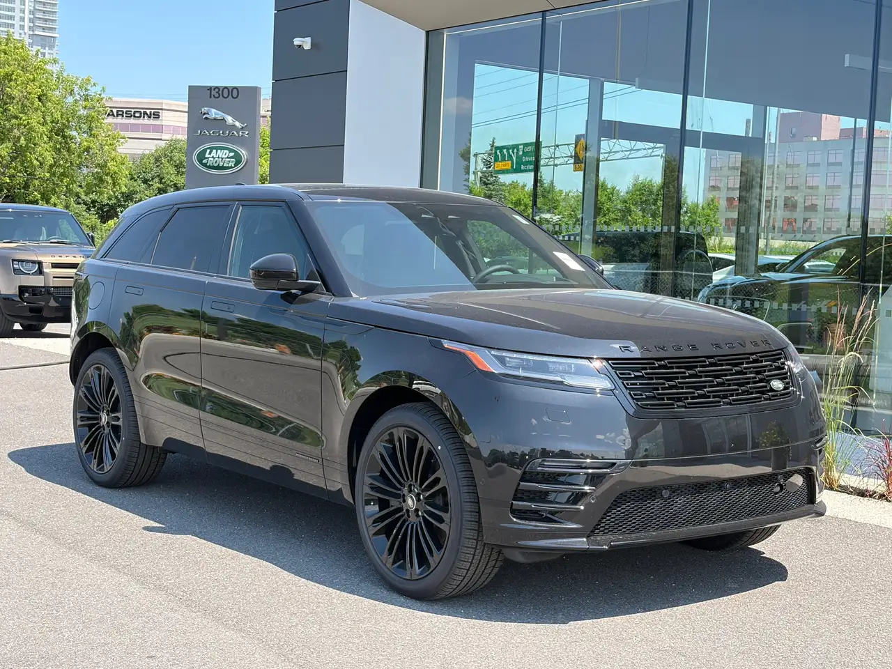 Land Rover Range Rover Velar photo Land Rover Range Rover Velar