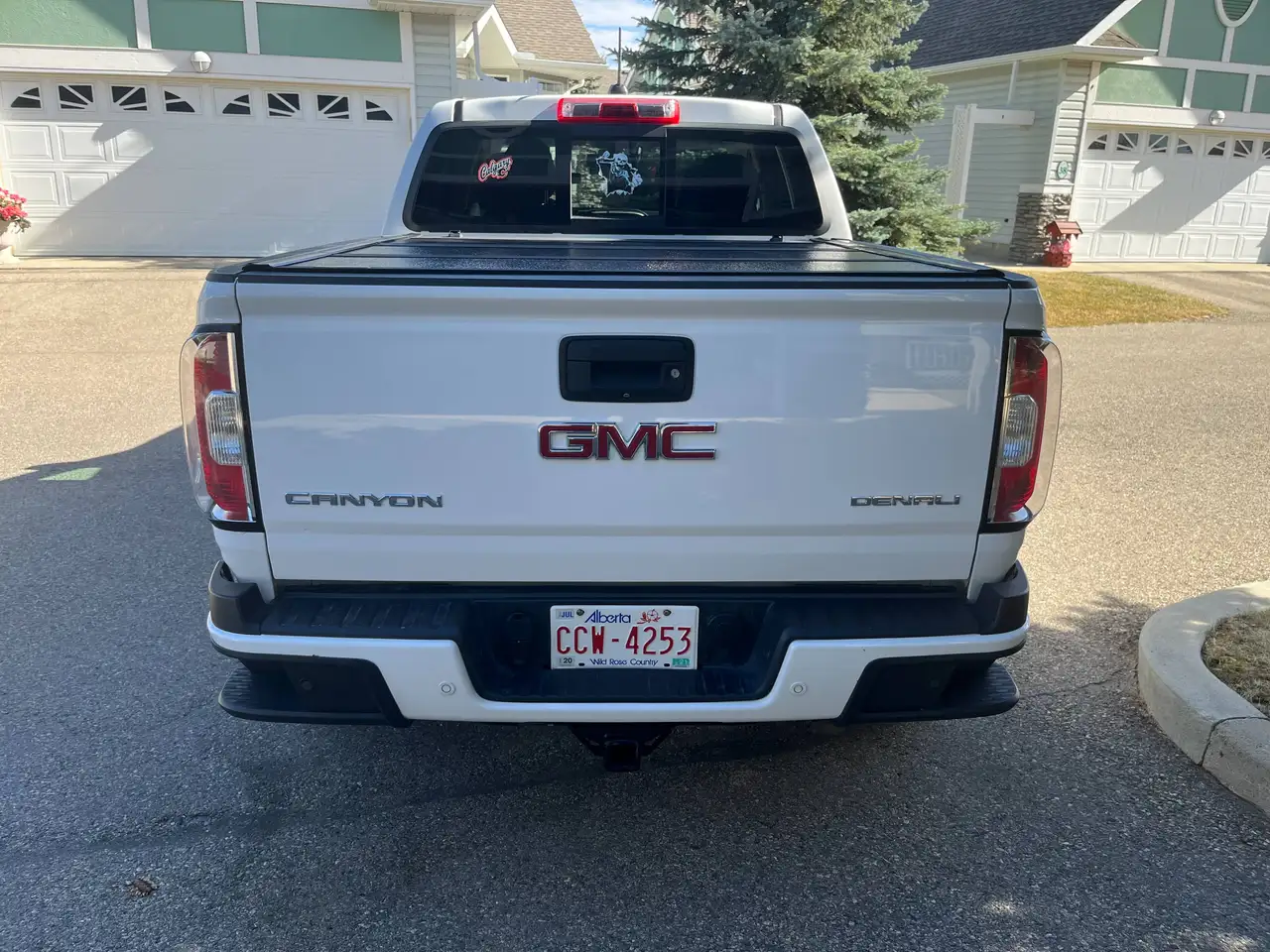 GMC Canyon photo GMC Canyon