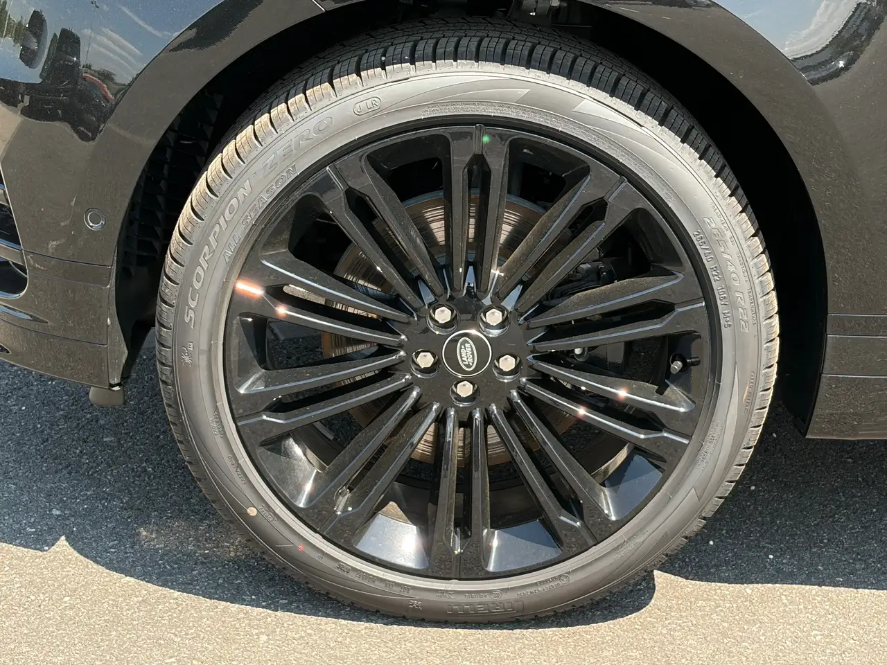 Land Rover Range Rover Velar photo Land Rover Range Rover Velar