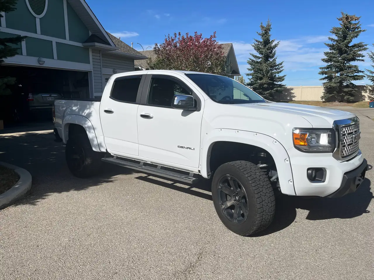GMC Canyon photo GMC Canyon